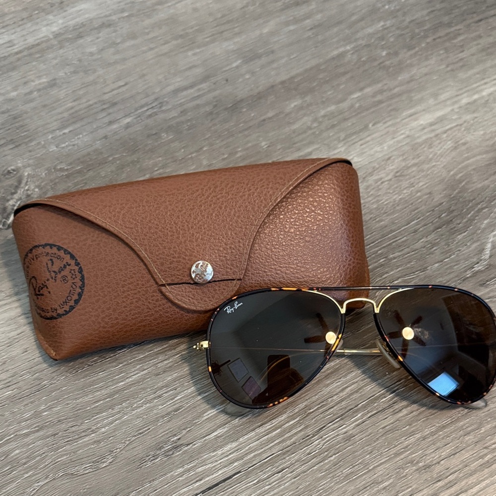 Ray-Ban Gold Tortoise Aviator Sunglasses with Brown Case